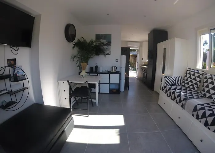 Sanarybeach Apartment *